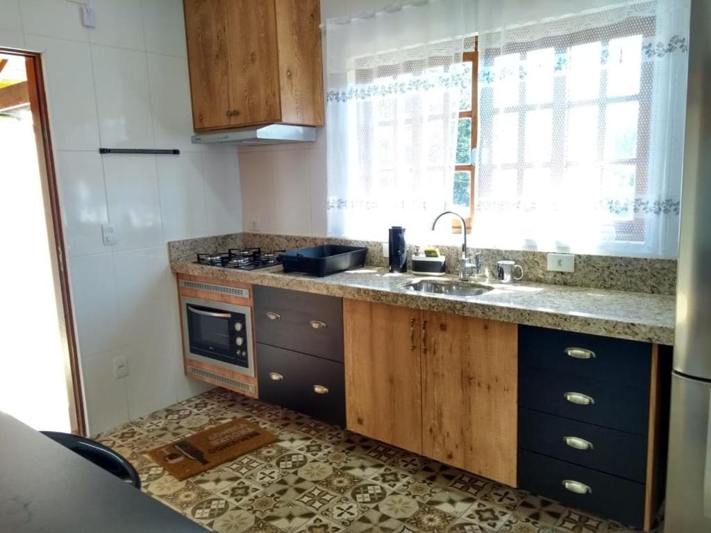 Casa MAGNÍFICA a 1 Km do centrinho com Suíte e Hidro photo 1