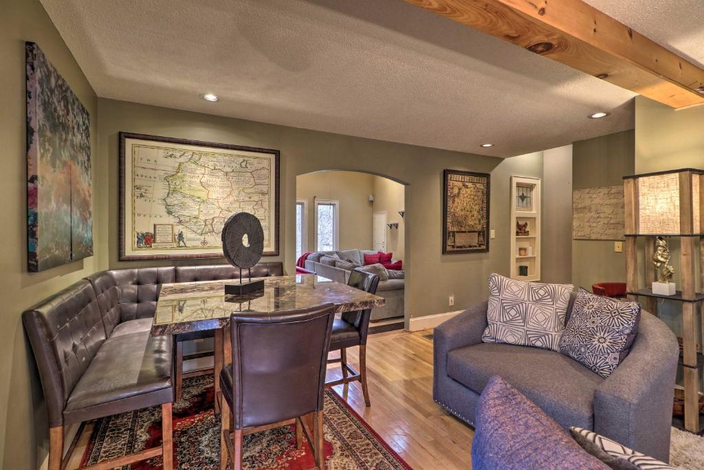 Cozy Conyers Cabin with Fireplace and Pool Table! photo 4
