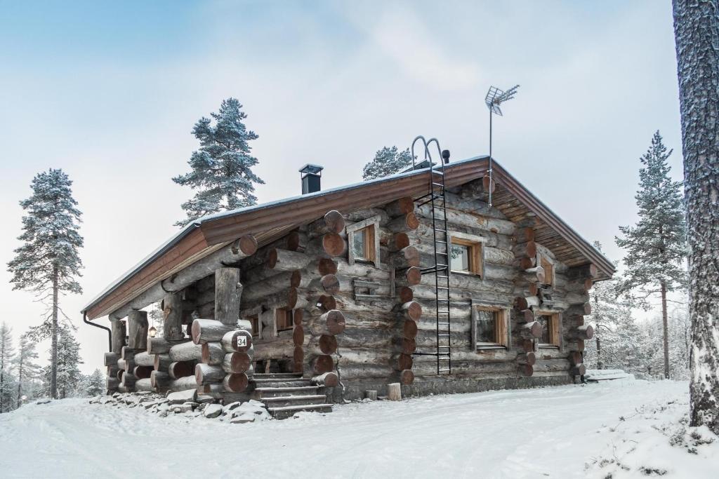 Spectacular Rural Log House with 2 Saunas next to a beautiful lake photo 3
