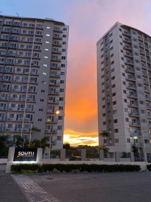A Cozy 2 Bedroom Unit with a Parking at South Residences SM Southmall, Metro Manila