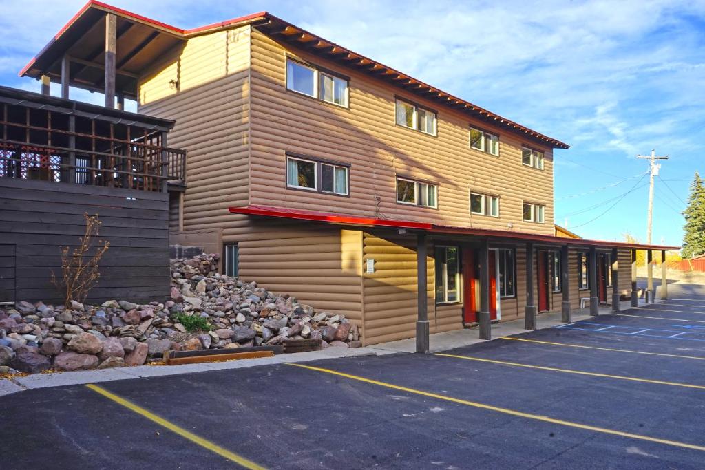 Four Seasons Lodge photo 1