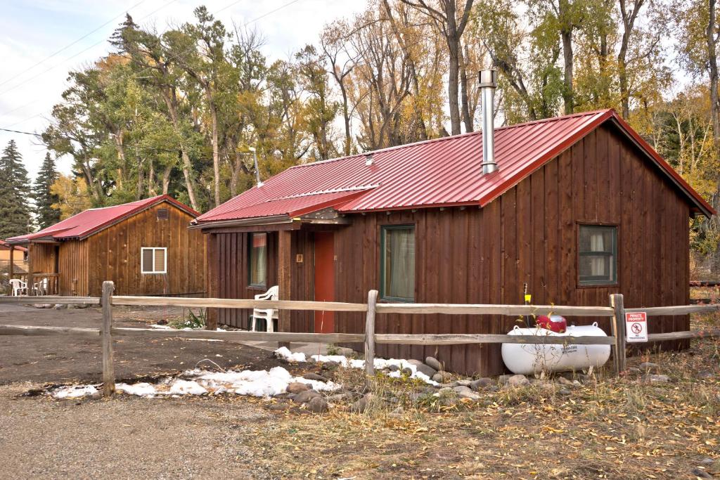 Four Seasons Lodge photo 3