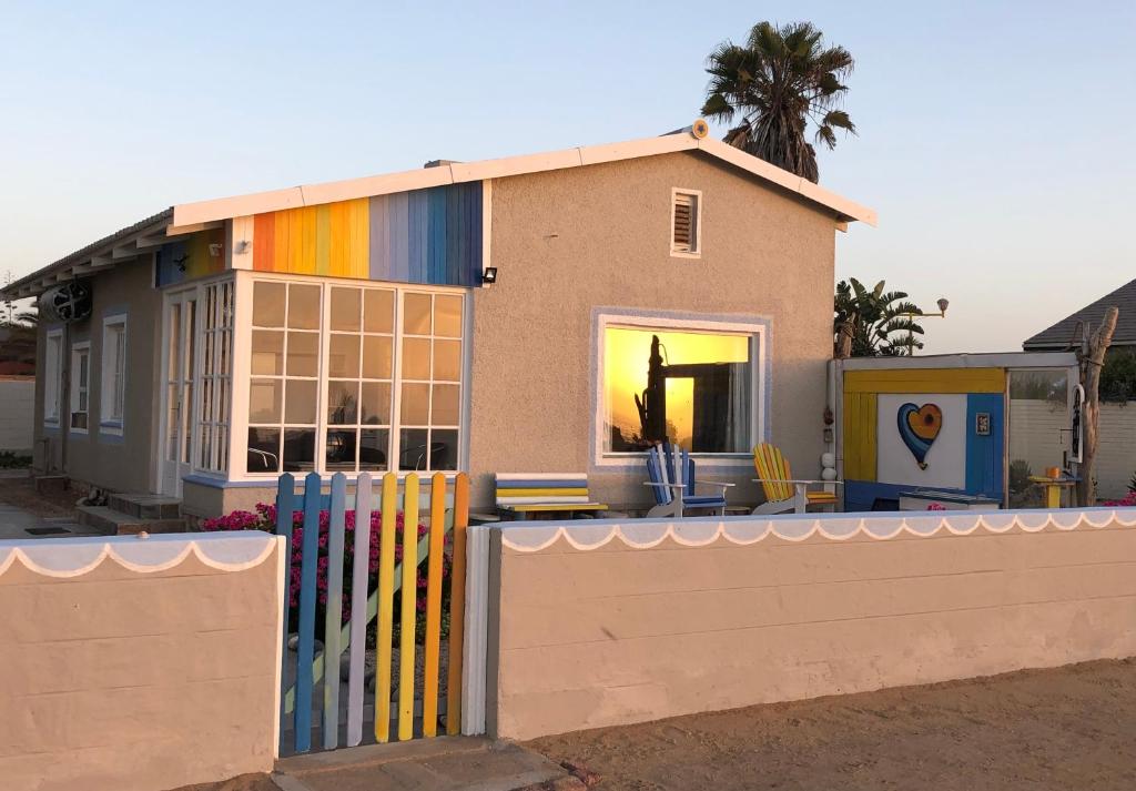 Quaint Seaside Cottage photo 1