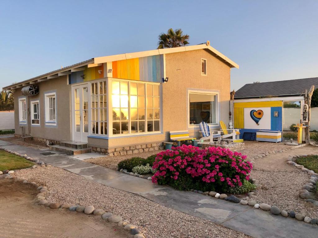 Quaint Seaside Cottage photo 2