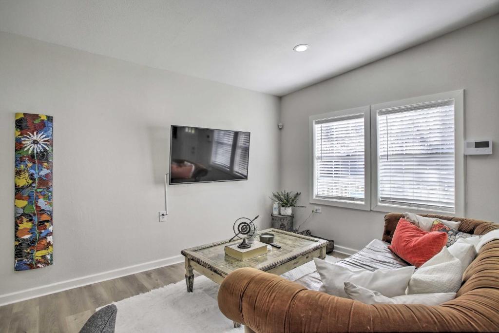 Pet-Friendly Cottage, 3 Blocks to Main St! photo 4