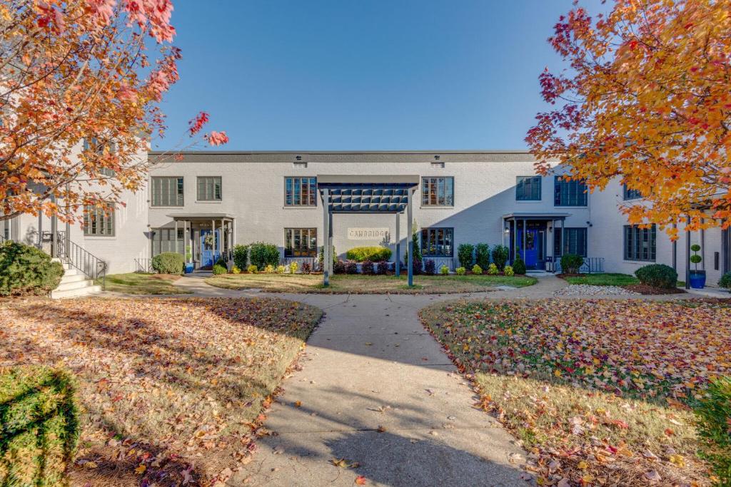 Apt in Hillsboro Village by Vandy -105 image