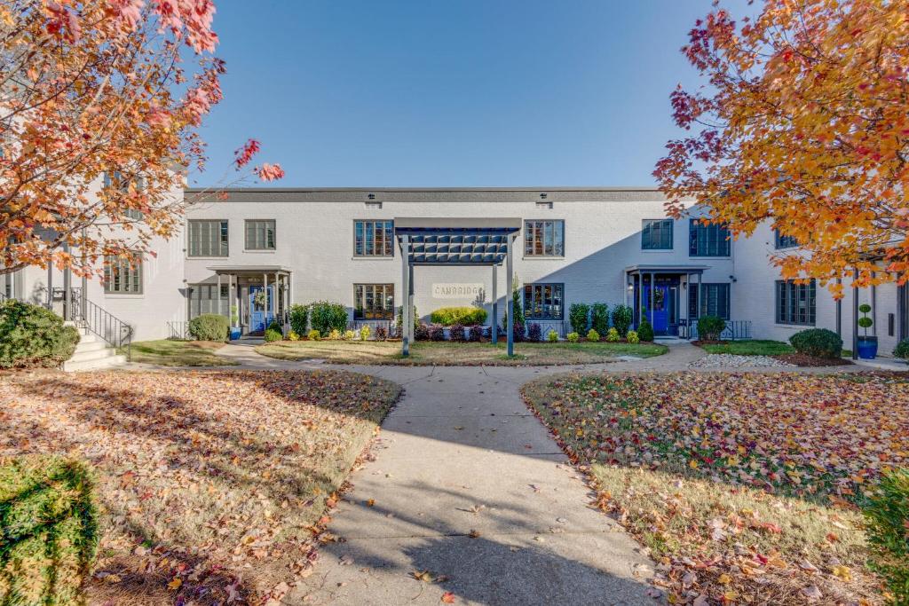 Apartment by Vandy Minutes to Downtown -102 image
