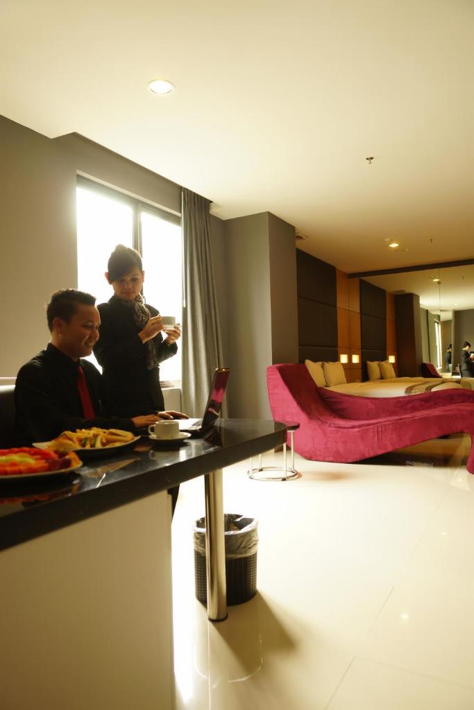 Сьюит (Суперлюкс с кроватью размера «queen-size»), B Fashion Hotel