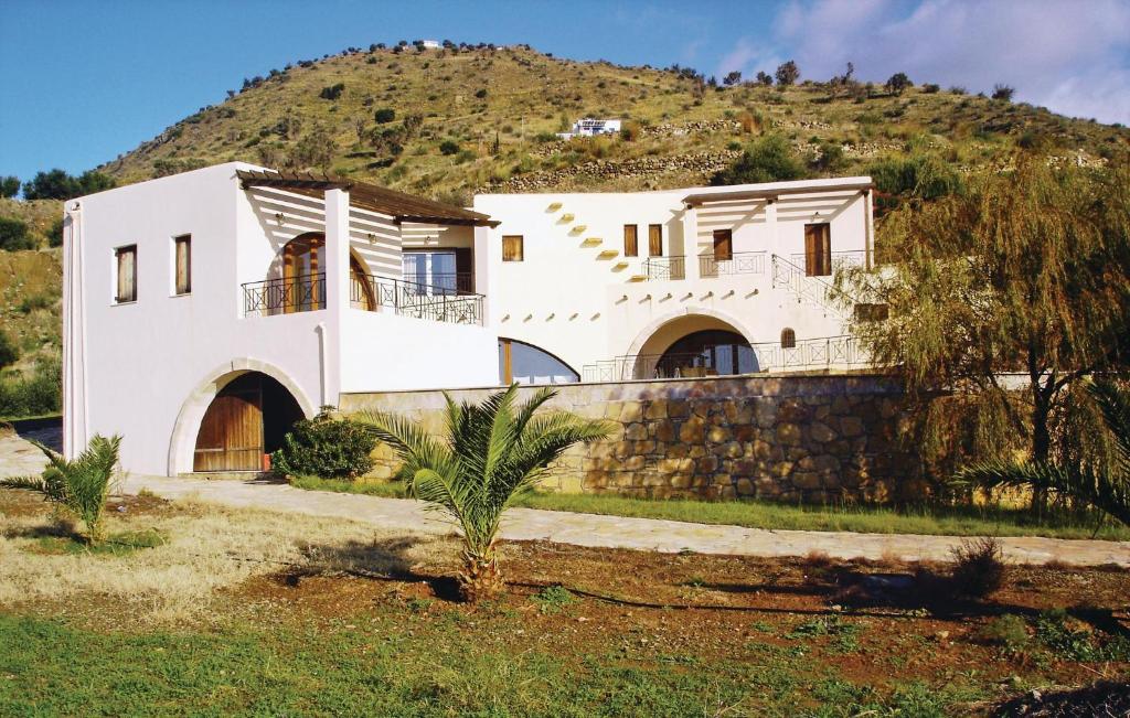 Awesome Home In Plativola Ag,g,rethym With 4 Bedrooms, Wifi And Outdoor Swimming Pool photo 3