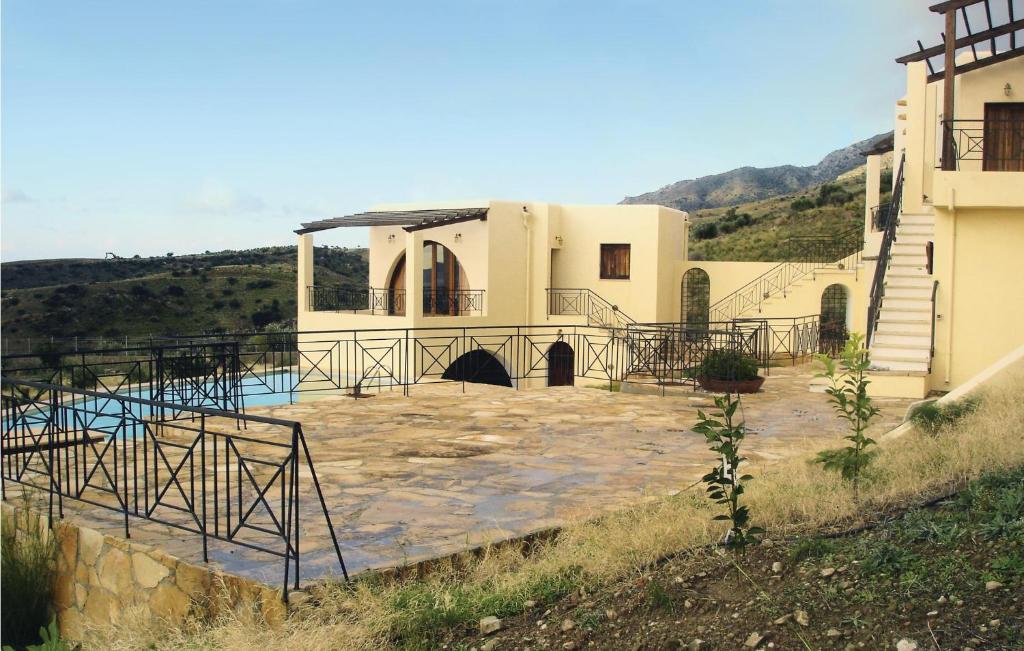 Awesome Home In Plativola Ag,g,rethym With 4 Bedrooms, Wifi And Outdoor Swimming Pool photo 4