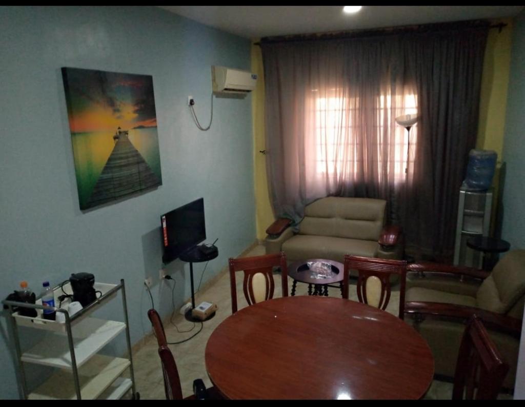 XrisBun Apt 1BR - Laderin GRA photo 4