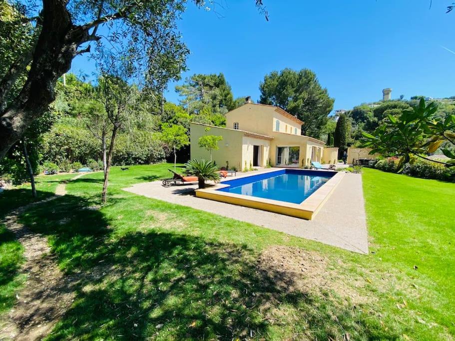 Luxury villa in Cannes with swimming pool & sea view photo 1