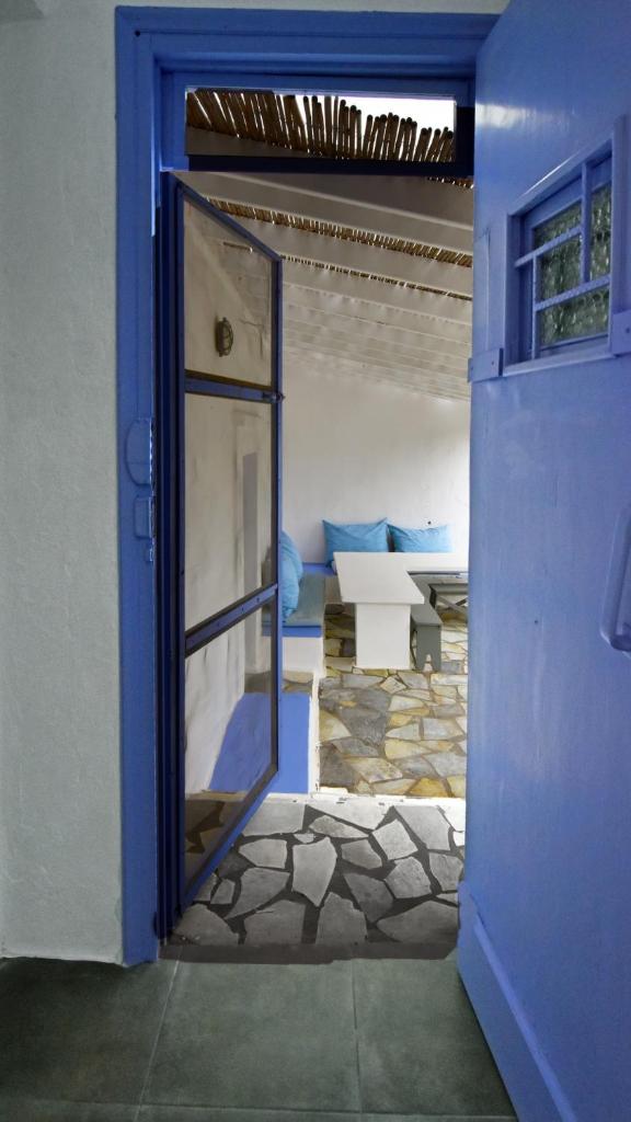 The charming Beach House, ideal for 4 to 5 people photo 2