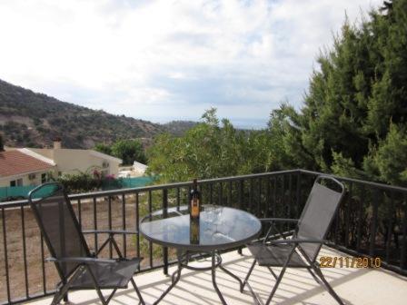 Bungalow with 2 double bedrooms in the hills . photo 1