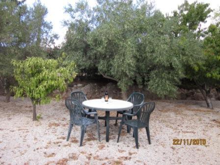 Bungalow with 2 double bedrooms in the hills . photo 2
