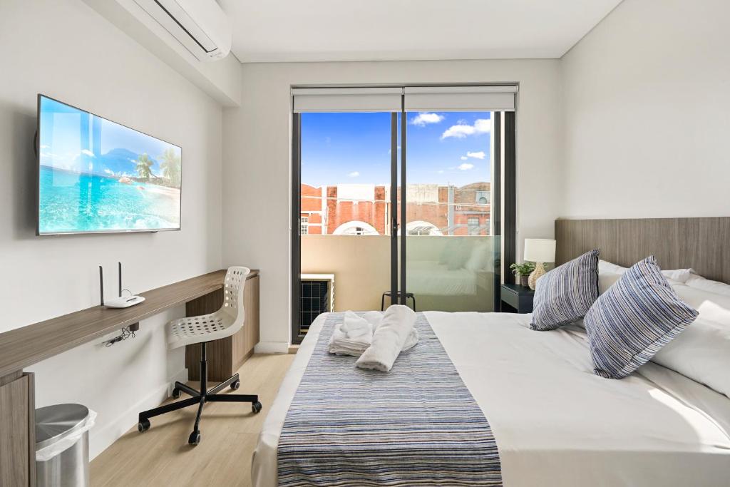 Coogee Studio Apartments - Tap to explore photos
