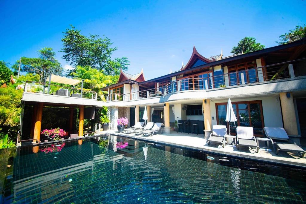Luxury 5 bedrooms Villa with Seaview Infinity Pool overlooking Surin Beach photo 4