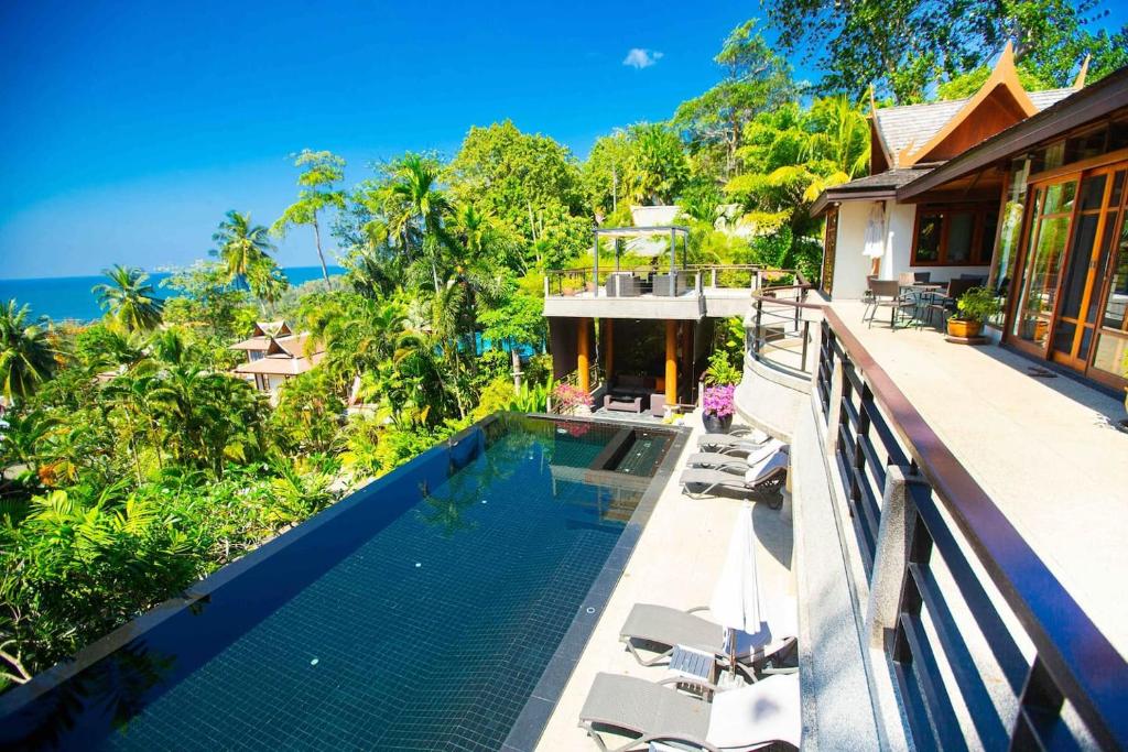 Luxury 5 bedrooms Villa with Seaview Infinity Pool overlooking Surin Beach photo 3