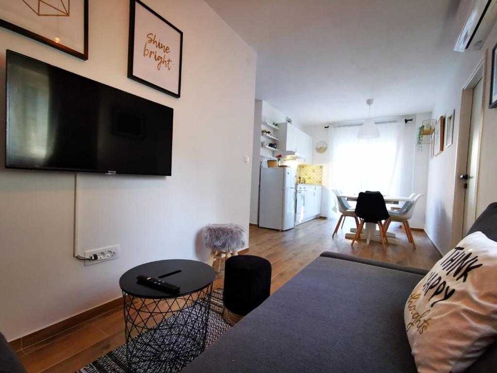 Newly Renovated 3 Bedroom Holiday House O'Live photo 2