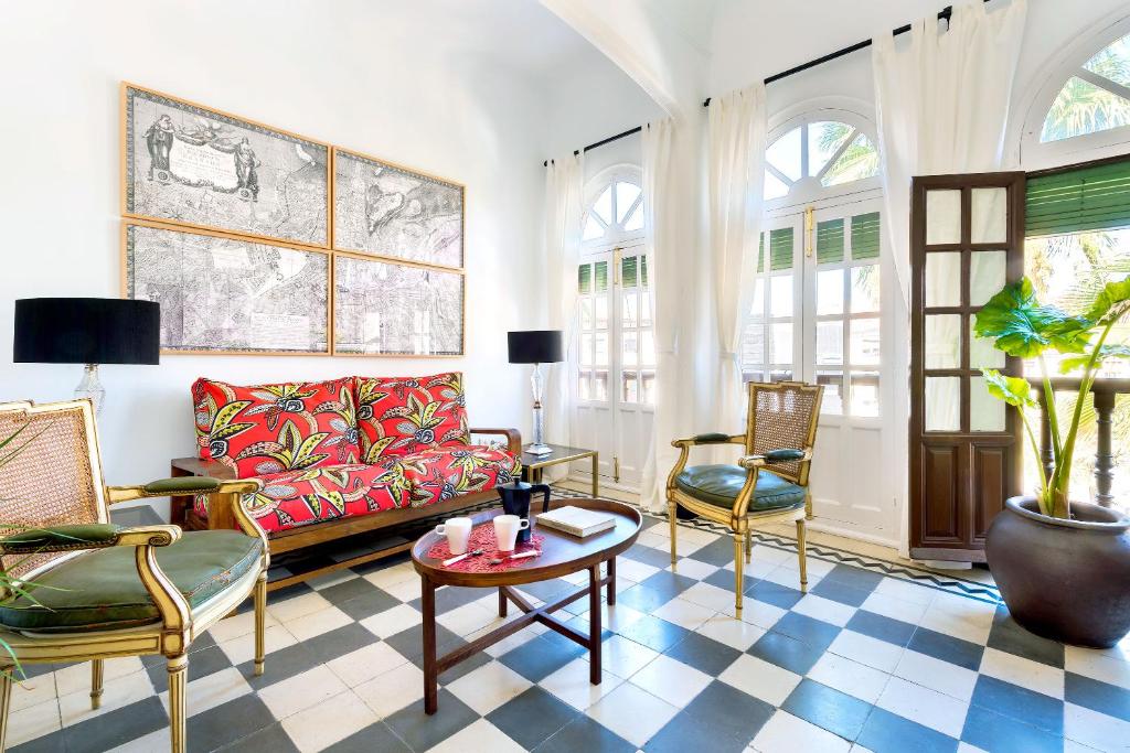 Genteel Home Romanilla photo 4