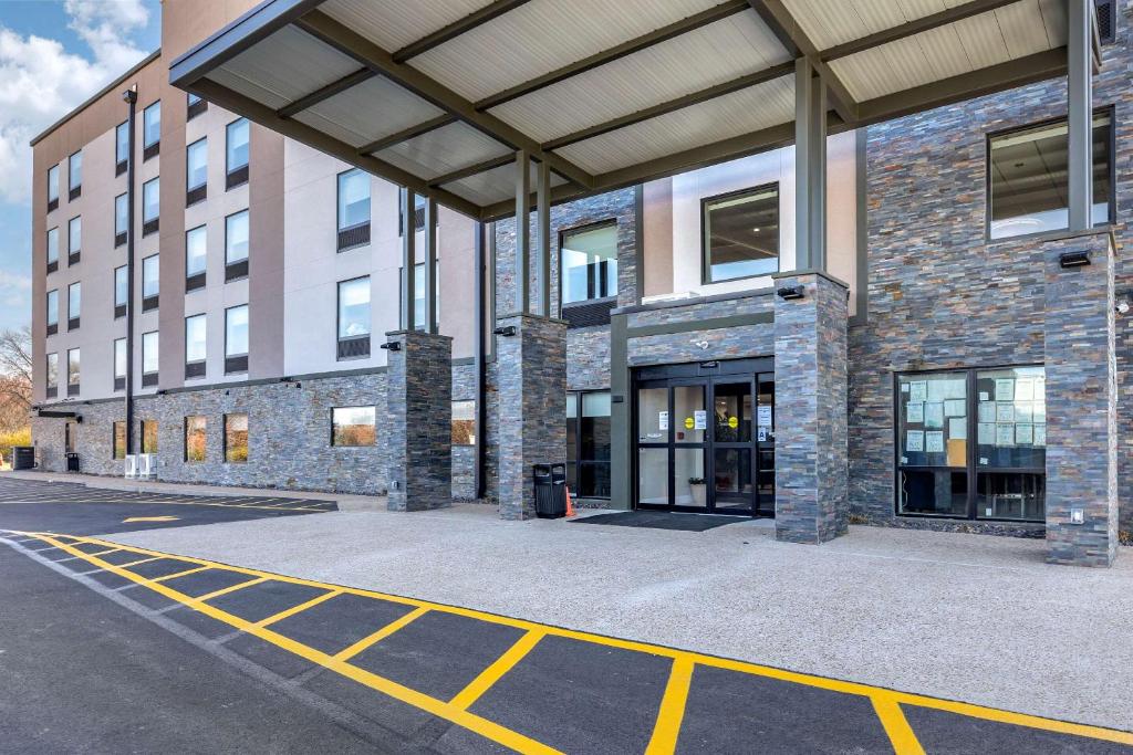 Comfort Suites St Louis - Sunset Hills photo 1