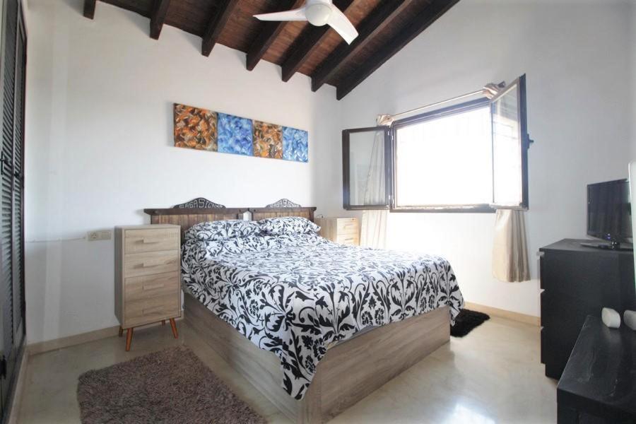 HL 015 Holiday rentals 4 Bedrooms 4 Bathroom villa with private pool photo 2