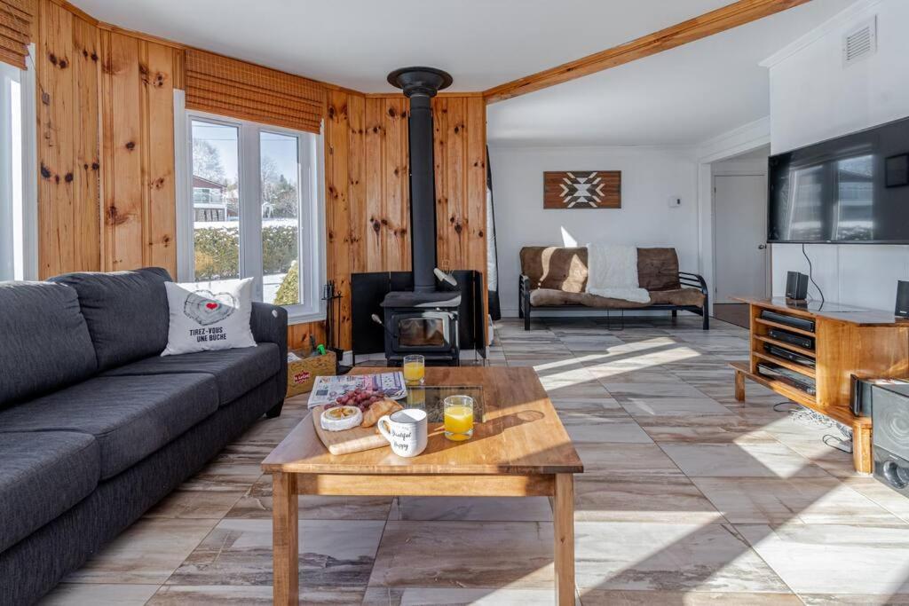 Spa, sauna et foyer : Le Phare de Baie-Saint-Paul photo 2