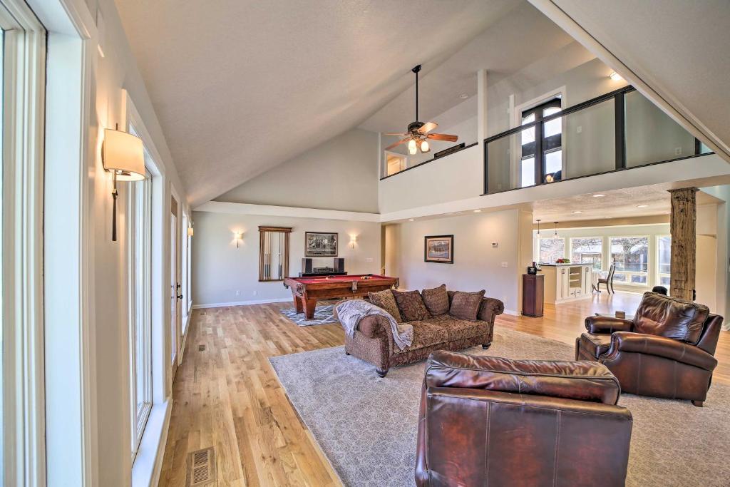 Grand Tulsa Getaway with Private Pond, Dock and Deck photo 4