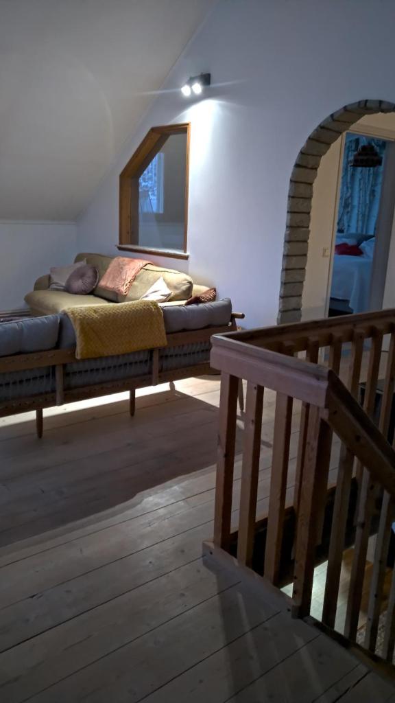 Beautiful Expansive House with Sea views, large private bedrooms available in shared house photo 2