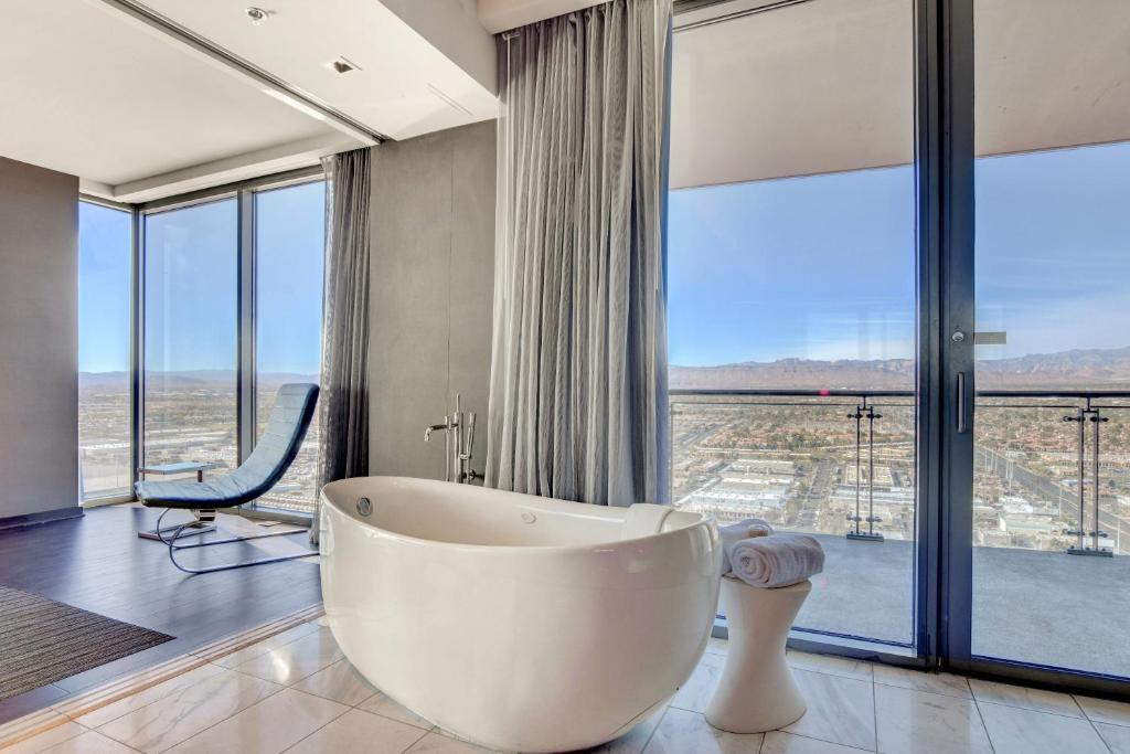Private Luxury Panoramic Suite at Palms Place image
