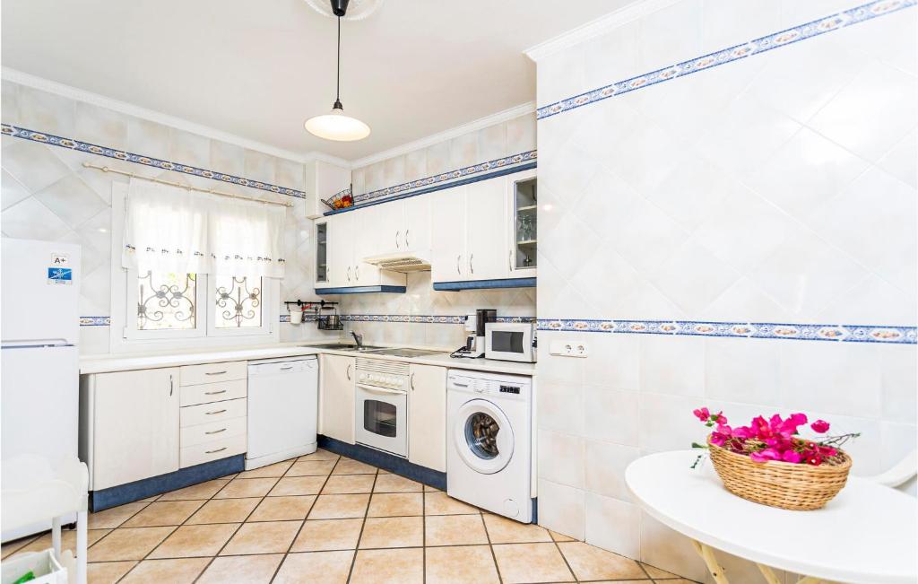 Beautiful Apartment In Porto Petro With 3 Bedrooms And Outdoor Swimming Pool photo 4