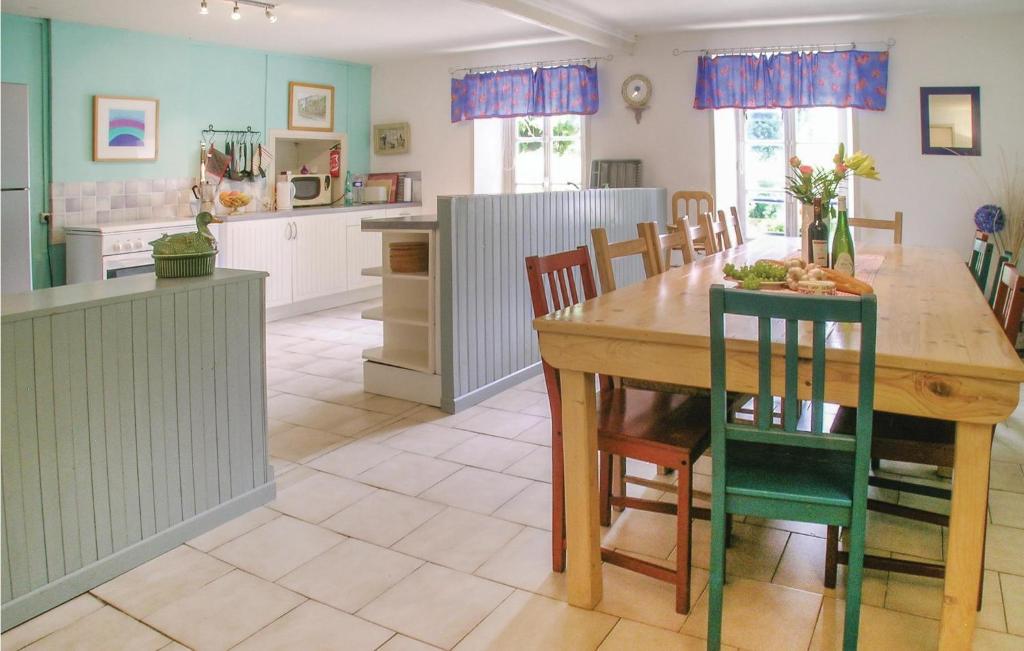 Awesome Home In Cresse With 7 Bedrooms, Wifi And Outdoor Swimming Pool photo 3