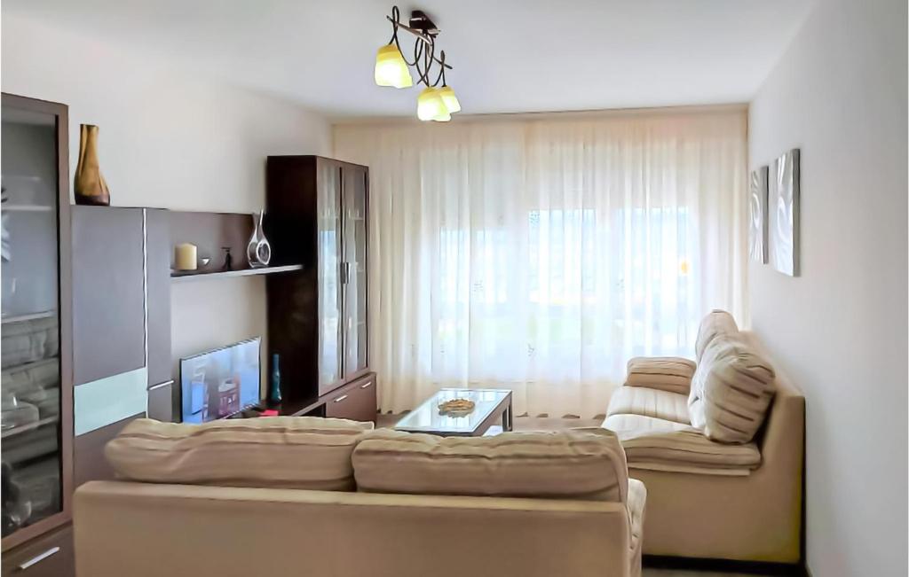 Nice Apartment In Muxa With 4 Bedrooms photo 2