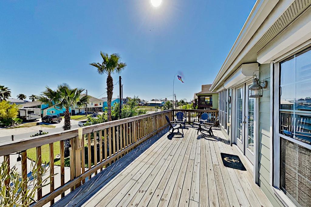 Festive Beach Retreat photo 1