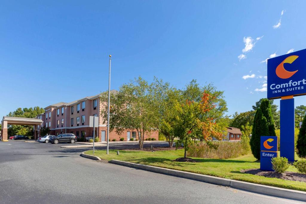 Comfort Inn & Suites Cambridge image