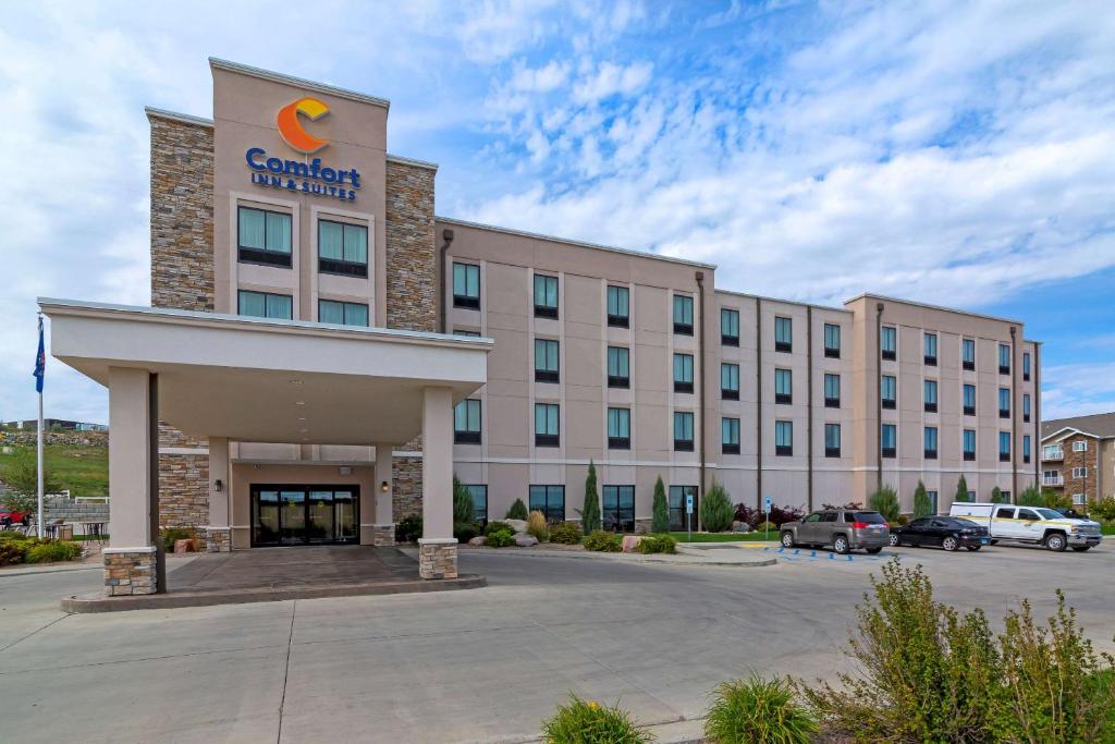Comfort Inn & Suites Mandan - Bismarck image