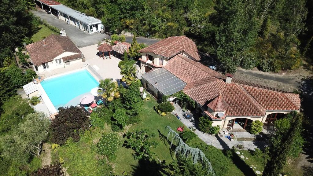 Luxury family villa in the heart of Gascony. Large pool & gorgeous view photo 1
