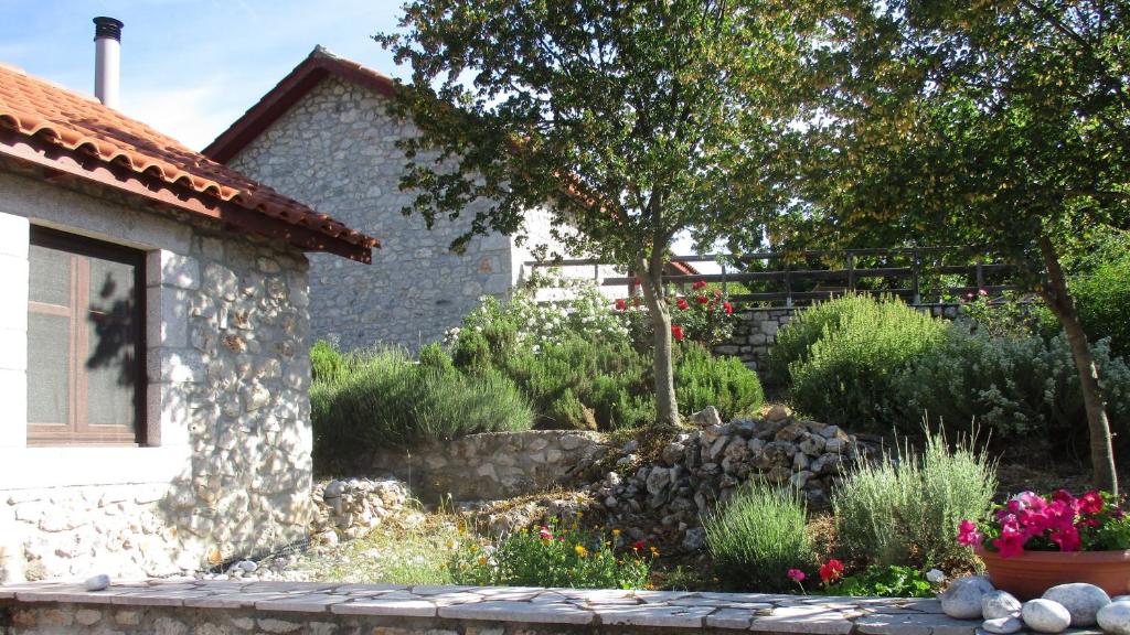 Amygdalia, a Stone House in a quiet landscape photo 4