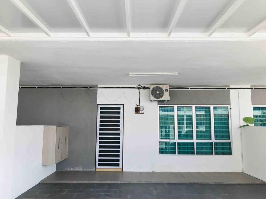 Sarang Homestay - Landed House with 3 Bed Rooms photo 2