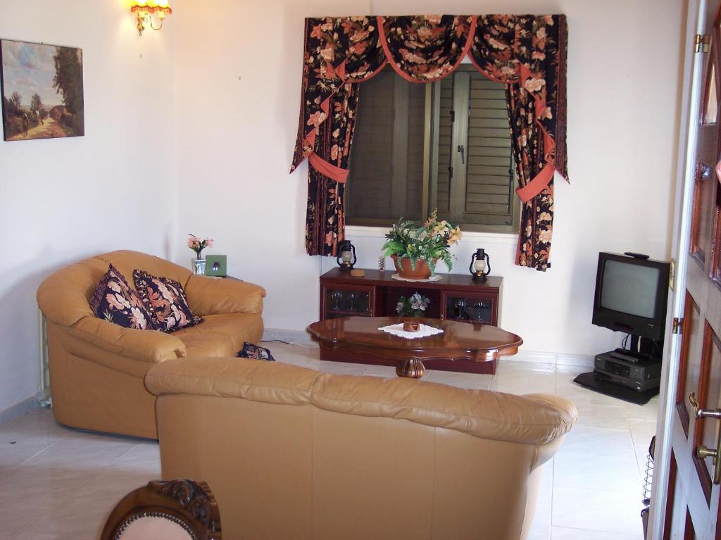 Bungalow with 2 double bedrooms in the hills . photo 4