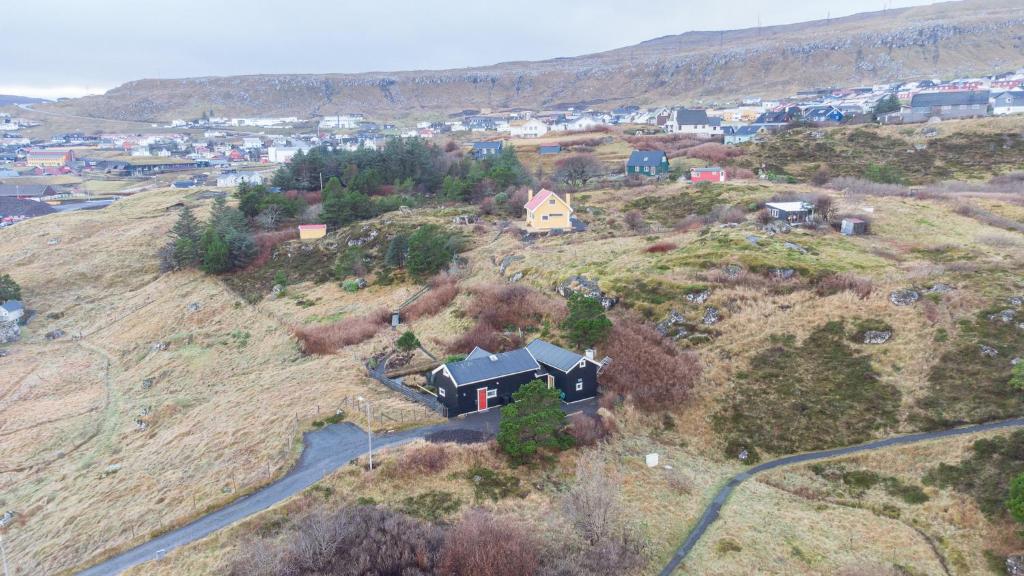 Red Robin - Vacation homes next to Svartifossur waterfall photo 1