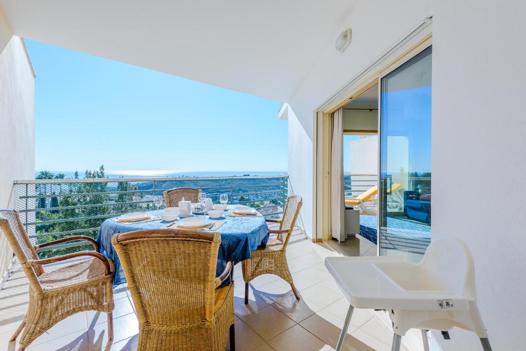 Ocean view Apartment with 3 spacious Terraces, 2 Swimming pools & Tennis court photo 4