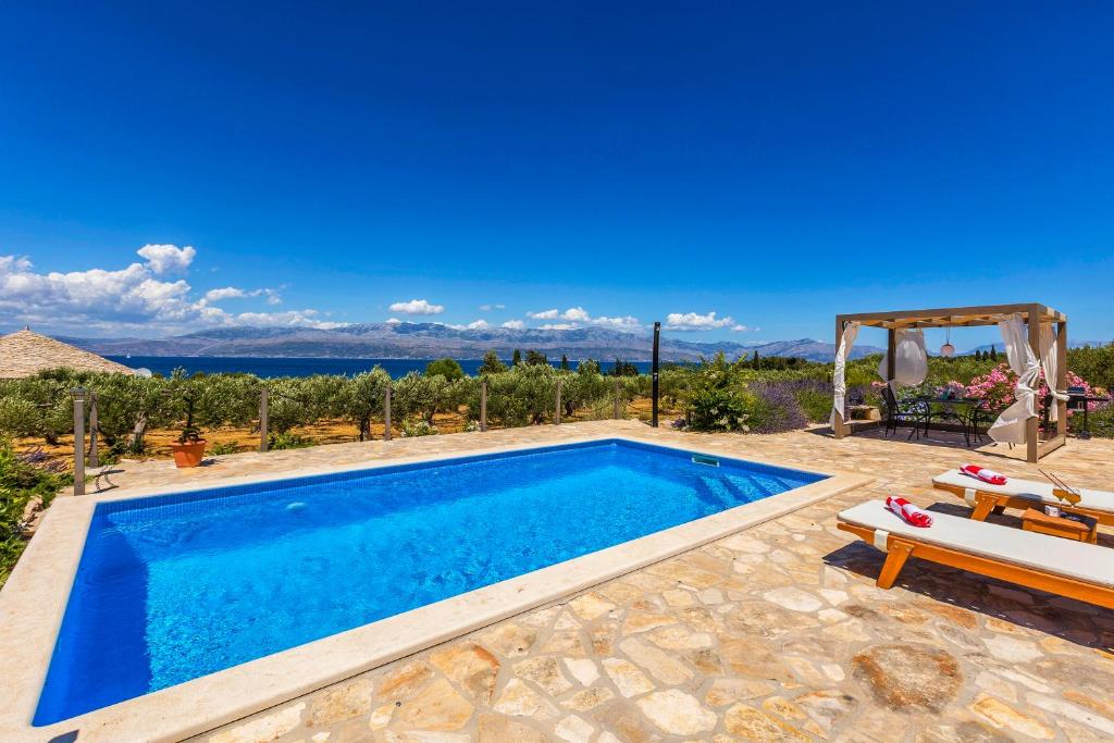 Magical Island Home with heated pool photo 1