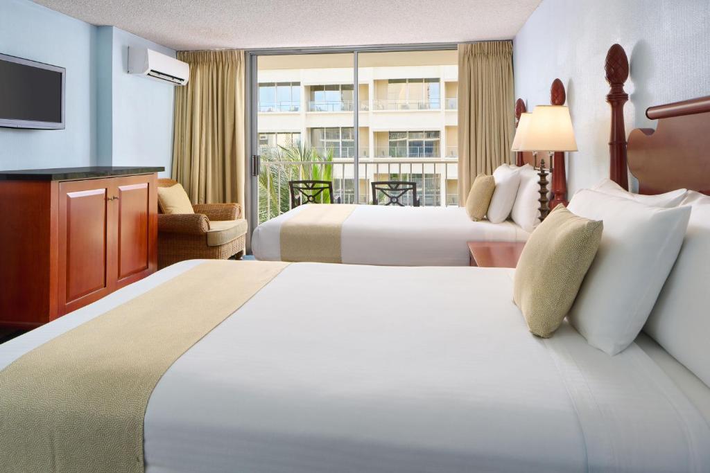 Четырехместный (Номер-студия с балконом), Ewa Hotel Waikiki