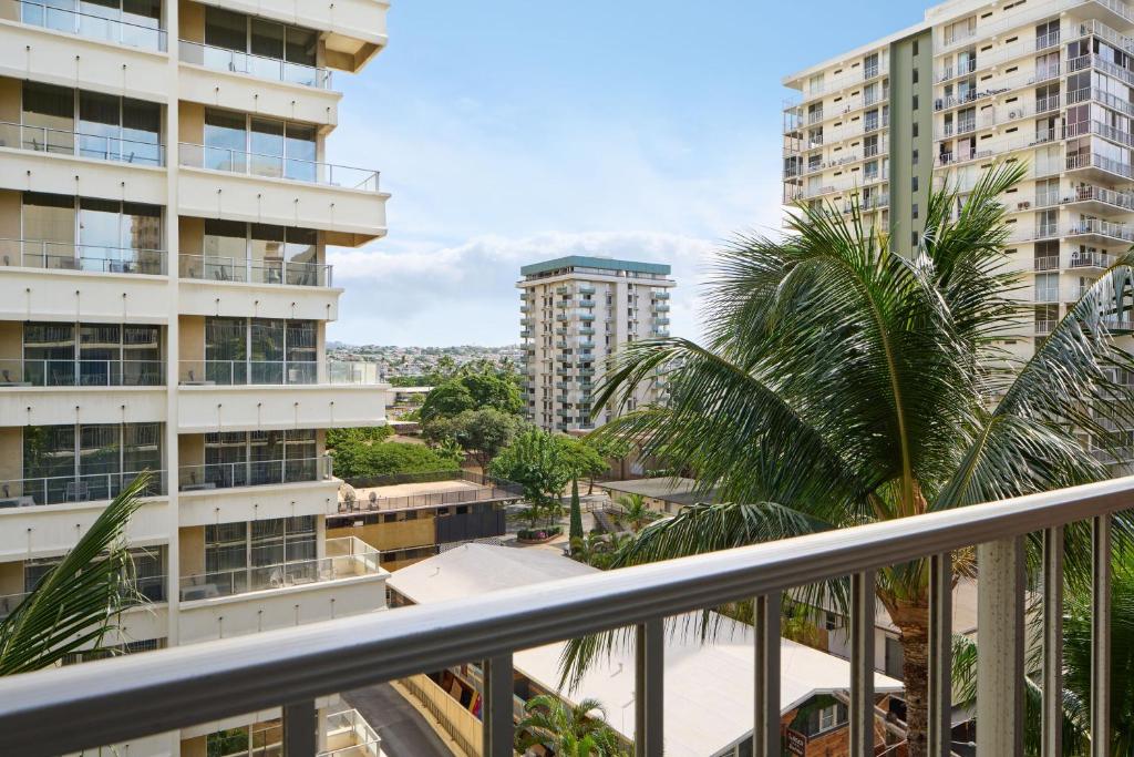 Четырехместный (Номер-студия с балконом), Ewa Hotel Waikiki