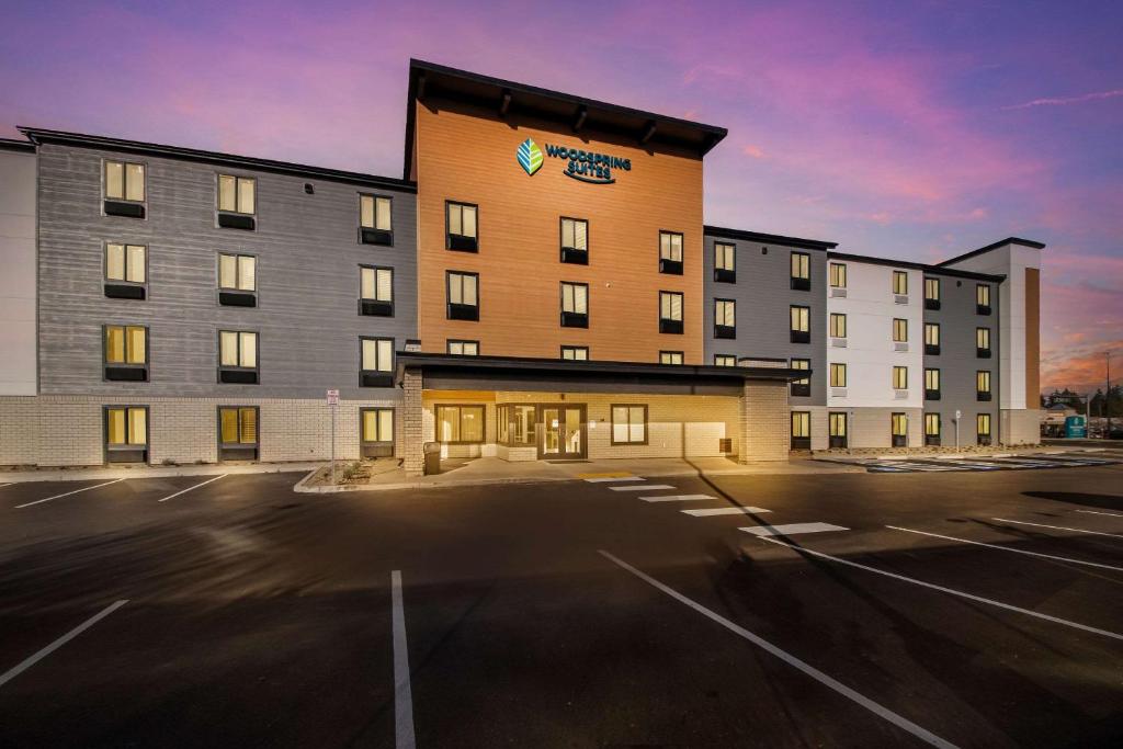 WoodSpring Suites Portland Vancouver image
