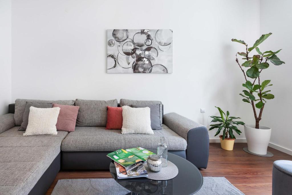 Sunny 2bdr Apartment With a Balcony - Tap to explore photos