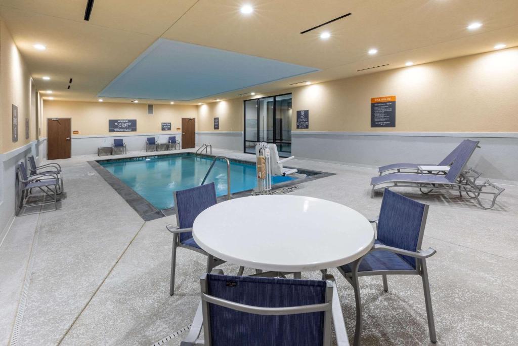 La Quinta Inn & Suites by Wyndham Dallas - Frisco Stadium photo 3