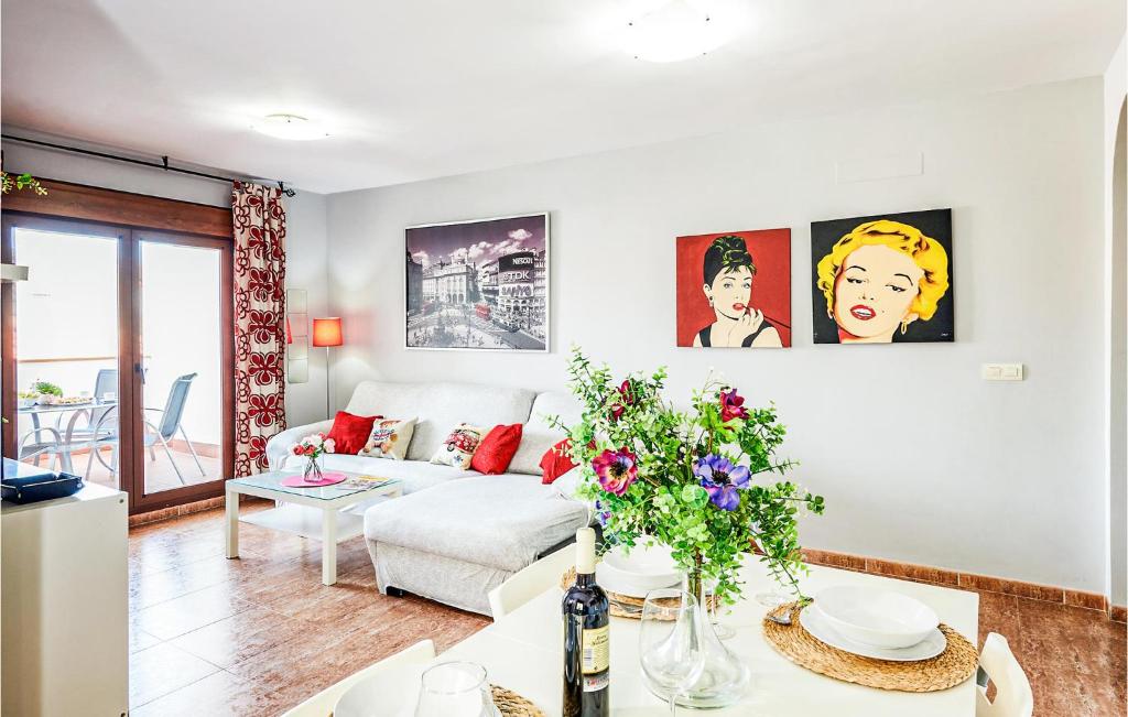 Nice Apartment In Granada With 2 Bedrooms, Wifi And Outdoor Swimming Pool photo 2