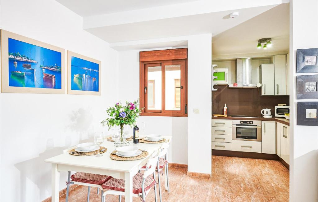 Nice Apartment In Granada With 2 Bedrooms, Wifi And Outdoor Swimming Pool photo 3